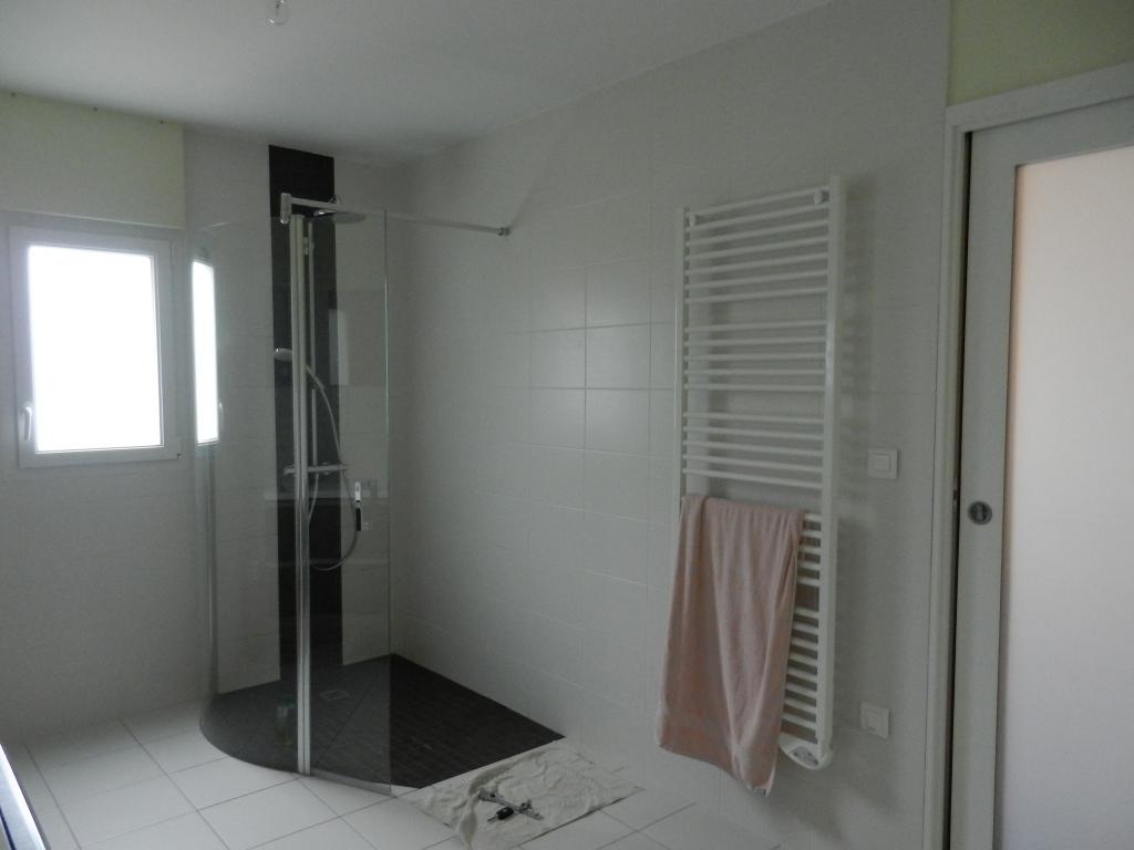 Vue de la douche à l'italienne à Saint Julien de Concelles (44450)